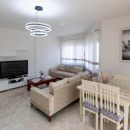 Spacious 2 Bedroom Apartment In Durres Beach المظهر الخارجي الصورة