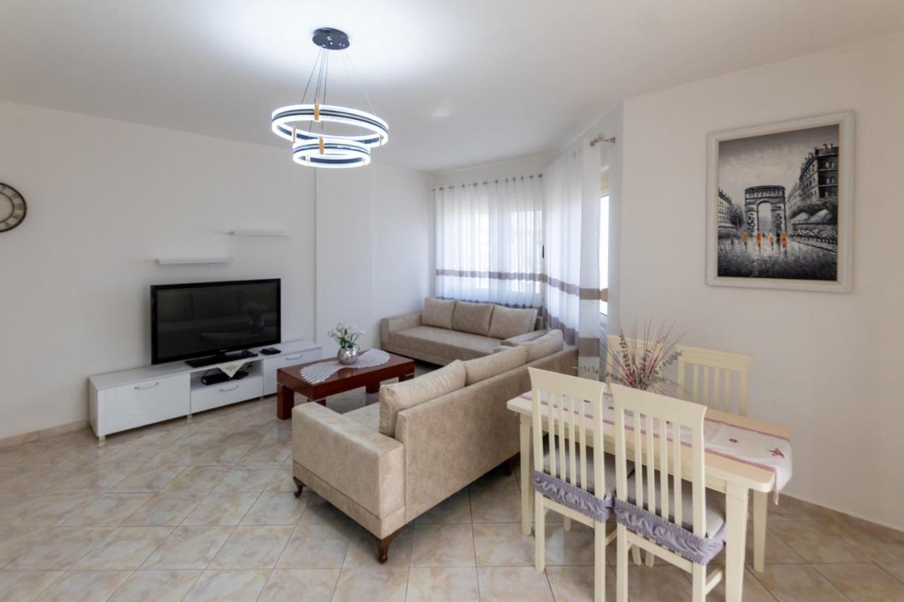 Spacious 2 Bedroom Apartment In Durres Beach المظهر الخارجي الصورة