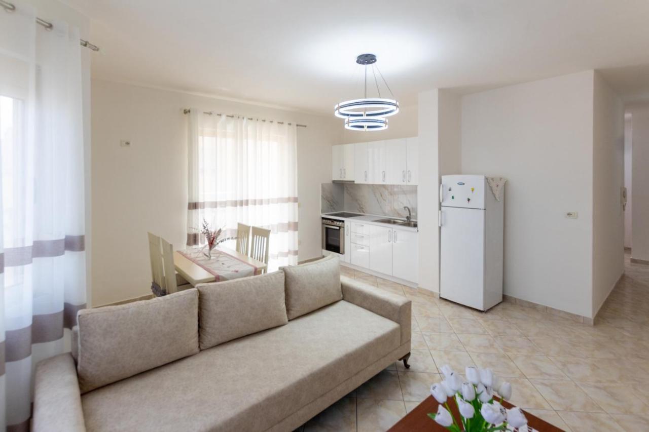 Spacious 2 Bedroom Apartment In Durres Beach المظهر الخارجي الصورة