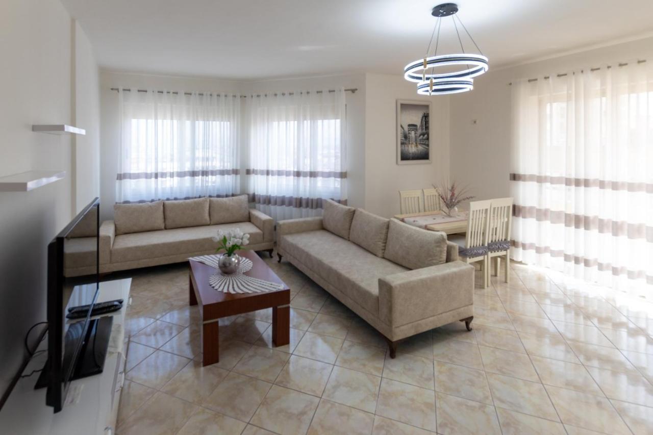 Spacious 2 Bedroom Apartment In Durres Beach المظهر الخارجي الصورة