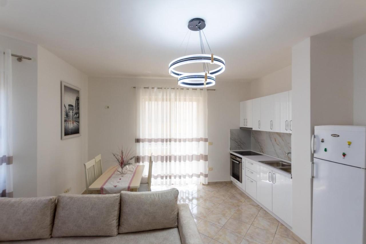 Spacious 2 Bedroom Apartment In Durres Beach المظهر الخارجي الصورة