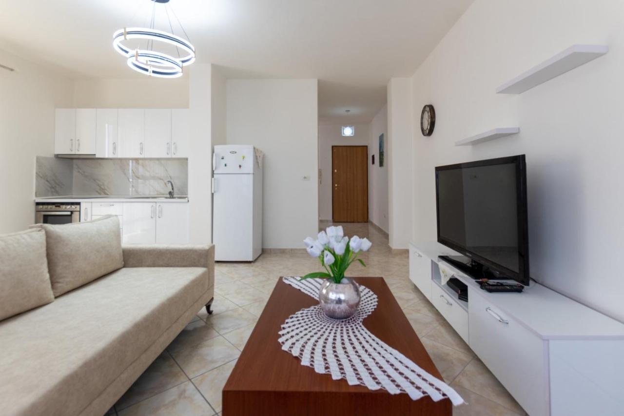 Spacious 2 Bedroom Apartment In Durres Beach المظهر الخارجي الصورة