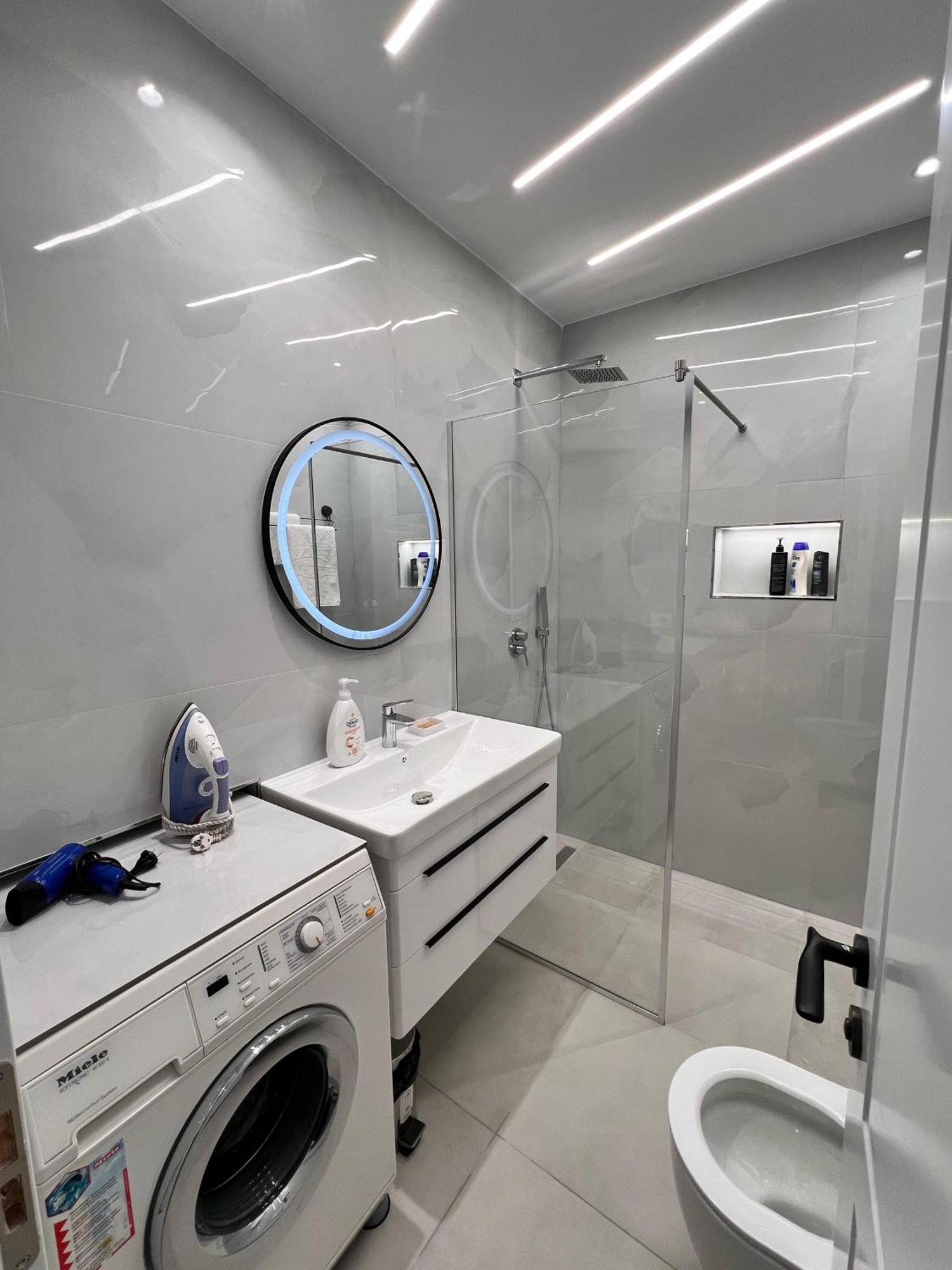 Spacious 2 Bedroom Apartment In Durres Beach المظهر الخارجي الصورة